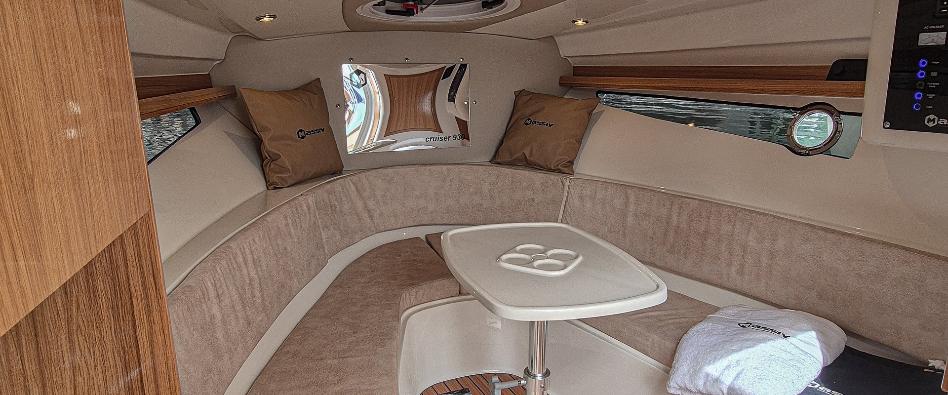 Hero Cruiser 930 - wnetrze premium